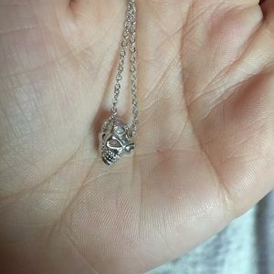 cute little skull necklace💀
